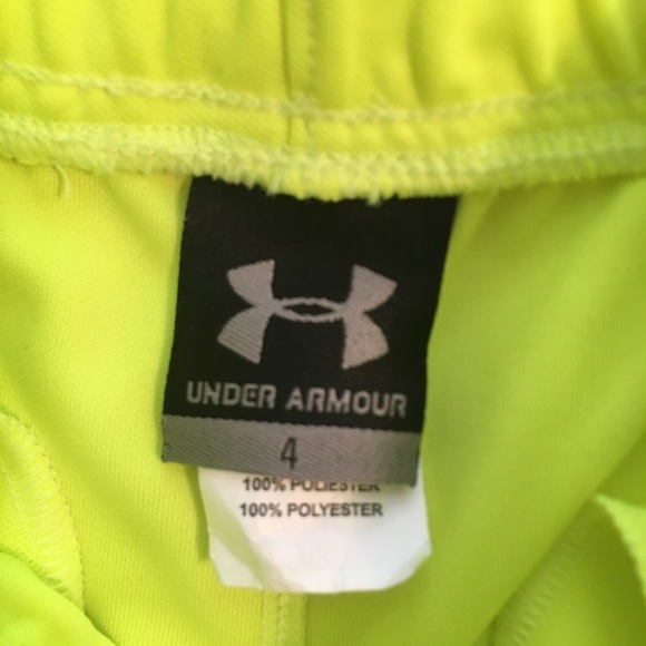Boys Under Armour Shorts - Picture 2 of 7